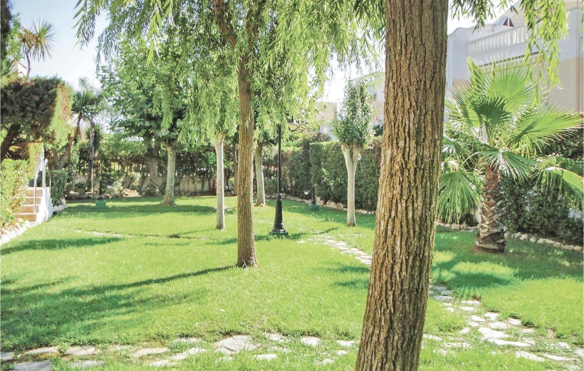 2 Bedroom Nice Apartment In Guardamar Del Segura Εξωτερικό φωτογραφία